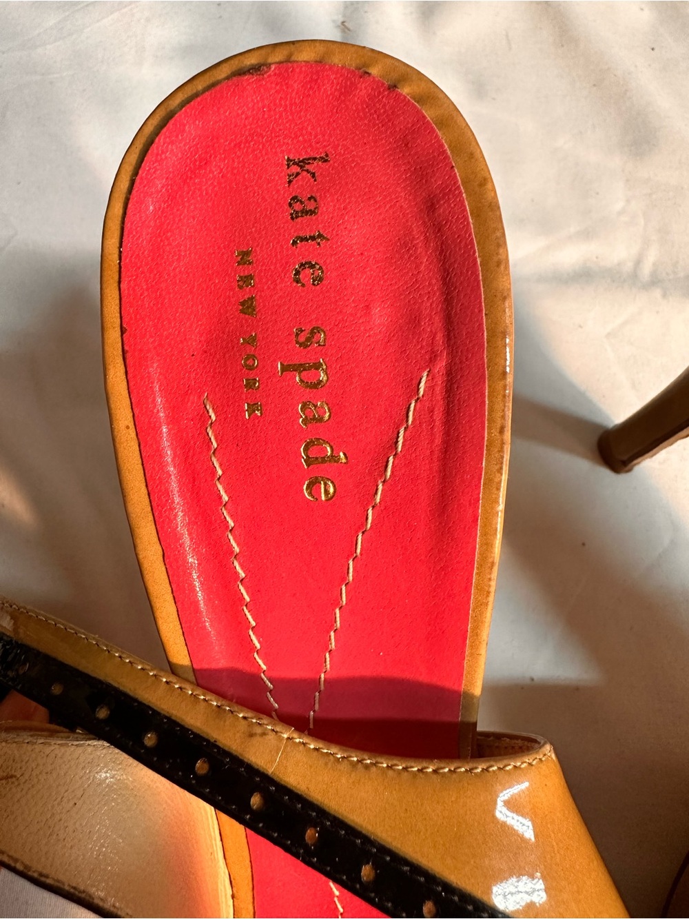 Kate Spade New York Patent Leather Slingback Heels Tan Black Peep Toe Size 6B - Picture 6 of 15